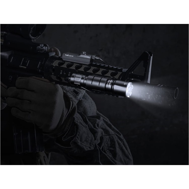 latarka-taktyczna-led-fenix-tk16-v2-0-czarna-e9b34e1526c34983a511c3dc267d704d-9381729b.jpg