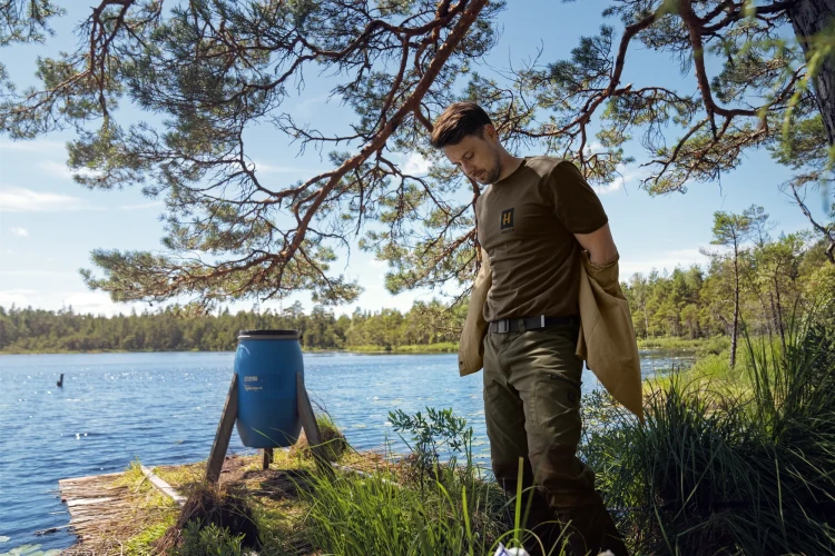 koszulka-meska-mysliwska-na-polowanie-harkila-male-logo-zielona