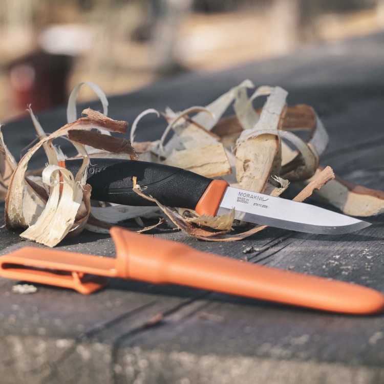 Noz Morakniv Companion ciemno pomaranczowy stal nierdzewna