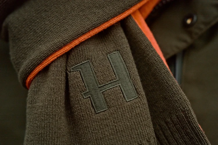 Dwustronny-szal-Harkila-Willow-green-Orange