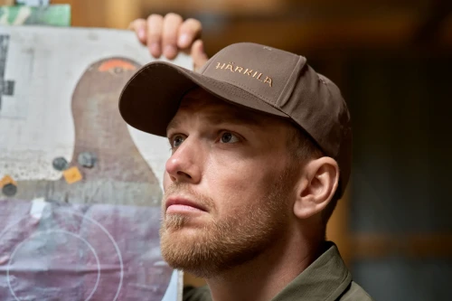 Czapka-Harkila-Fjell-Dark-earth