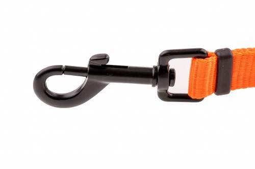 smycz-regulowana-przez-ramie-pomaranczowa-karabinczyk.jpg