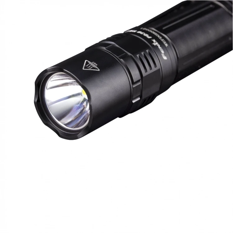 latarka-taktyczna-led-fenix-pd36-tac-latarka-mysliwska-na-polowanie